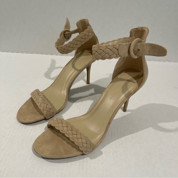 Women’s Wild Diva Beige High Heels Size 10 US! - Picture 1 of 6